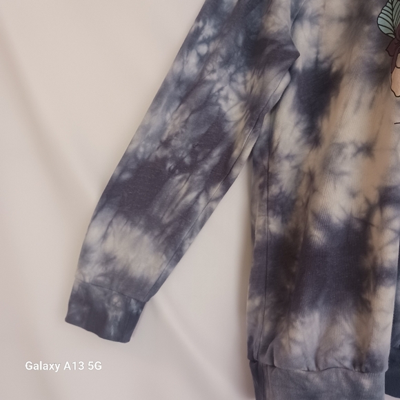 Torrid Women's Off-Shoulder Tie-Dye Moon Sweatshirt Sz 1 - Picture 9 of 10